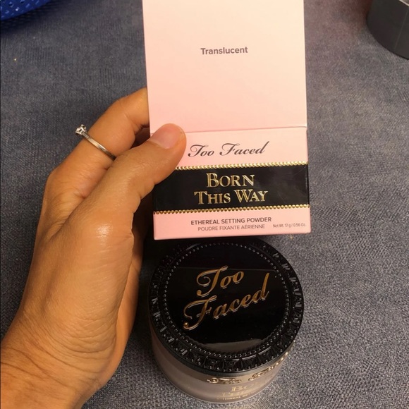 Too faced Born This Way Setting Powder - Picture 2 of 5